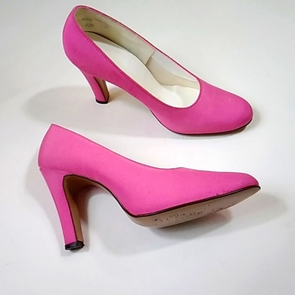VintageTouchups Made In USA  By Walk Of Boston Pink Heels Shoes